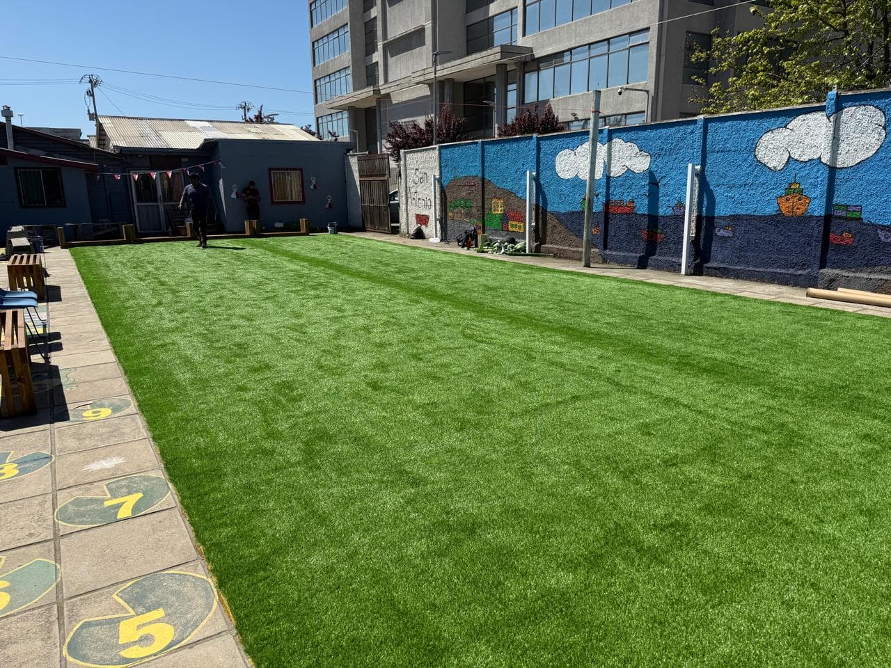 Pasto Sintetico Colegio San Antonio - Imagen 3